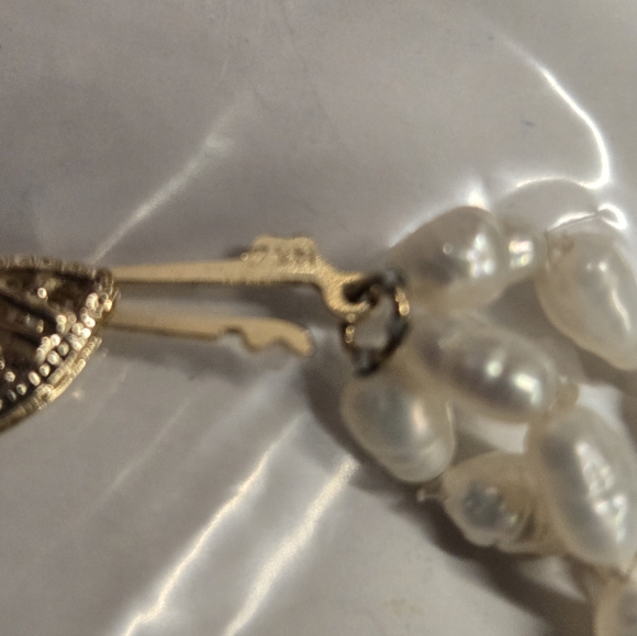 Rio Pearl classic 3 strand choker and bracelet - Picture 6 of 6